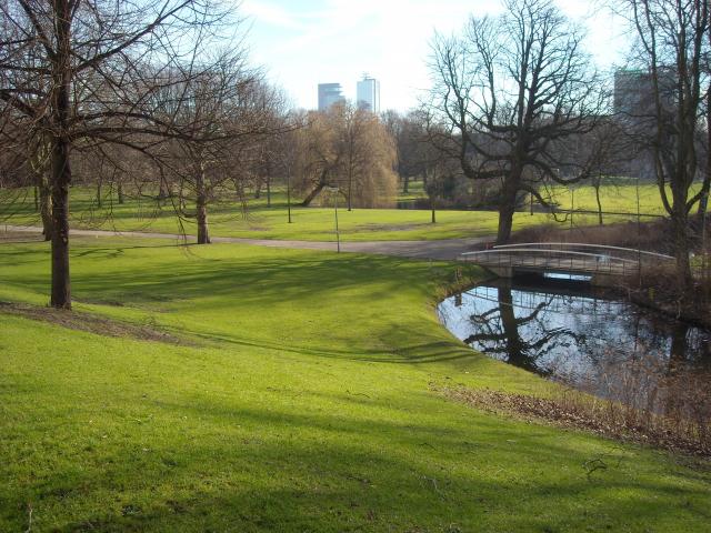 Park a toronynál