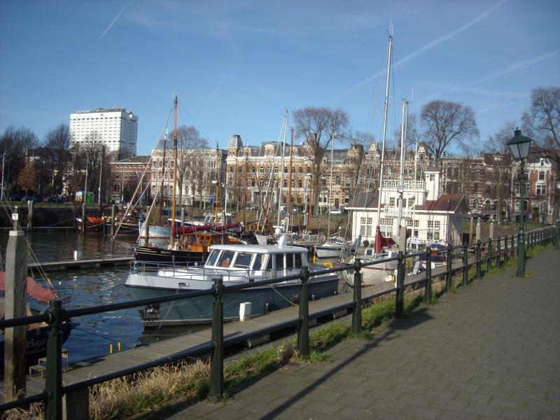 Parkoló folyt.
