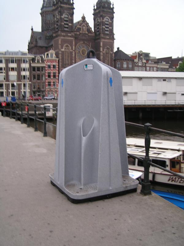 Utcai vizelőhely Amsterdamban