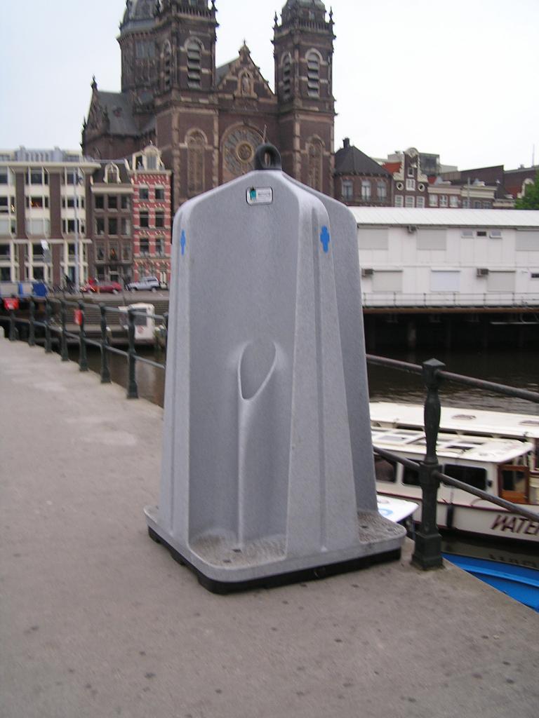 Utcai vizelőhely Amsterdamban