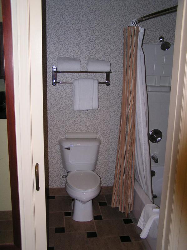 P1010074 - a fürdő és wc, tolóajtóval